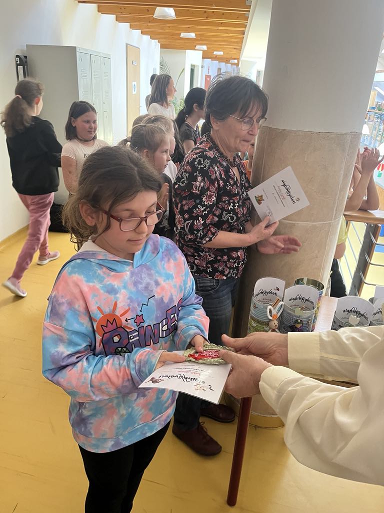 2bbd2801-93ad-48be-8ab4-cd37112f1161