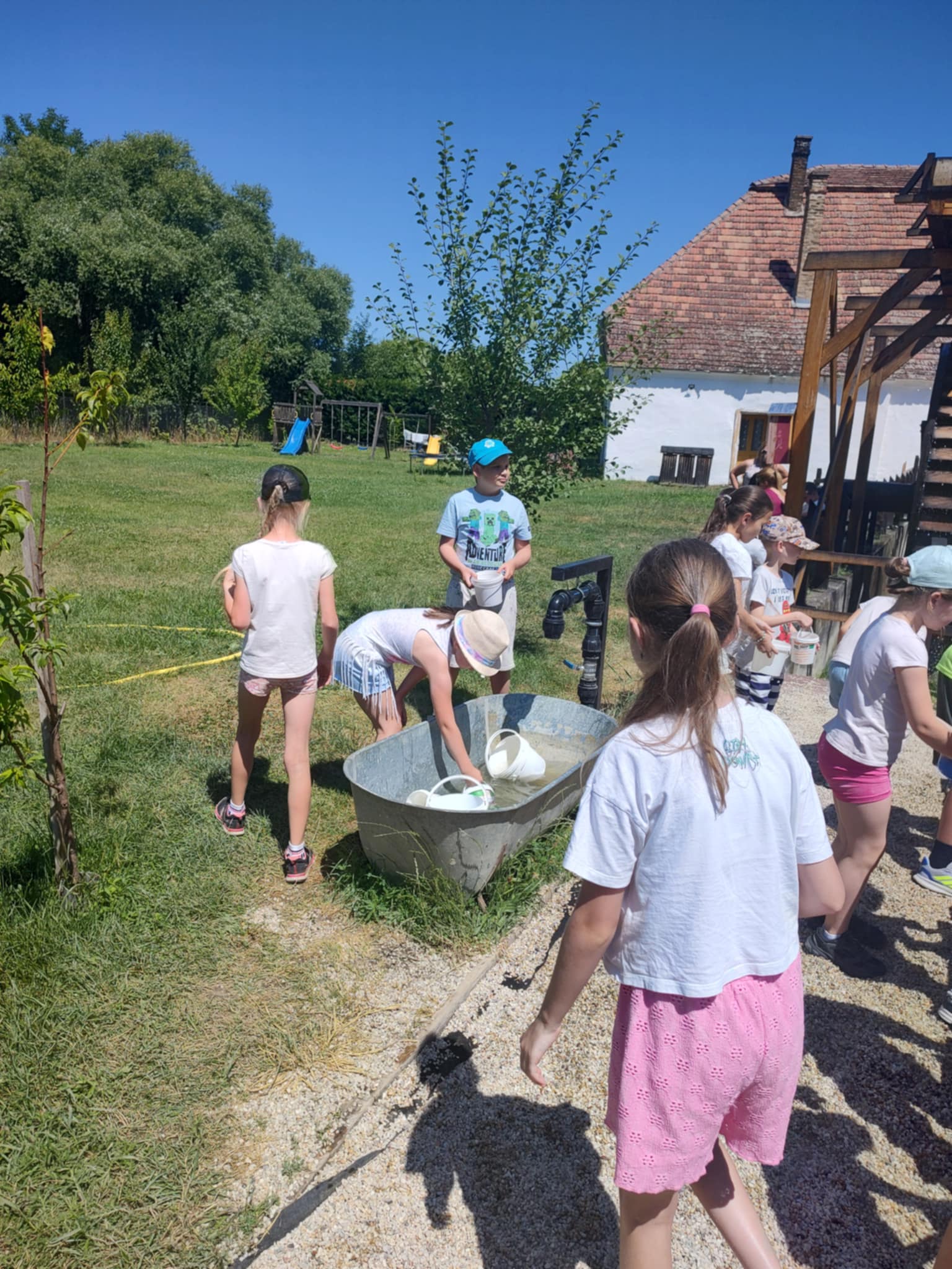 2aee2351-a01f-477f-ab43-6c6af06353ae